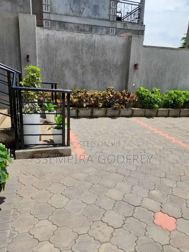 Expect in Paver Laying and Land Scanping