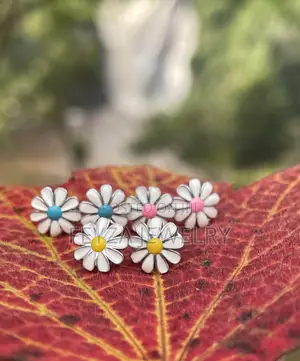 Photo - Daisy Mini Earrings