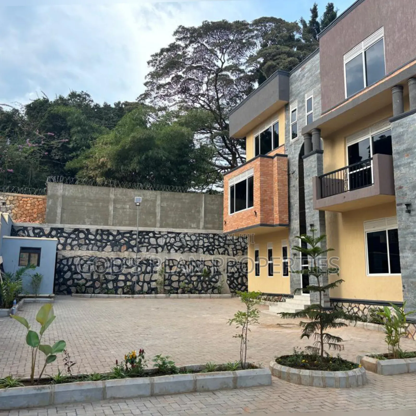 6bdrm Block of Flats in Bunga Heights, Central Division for sale