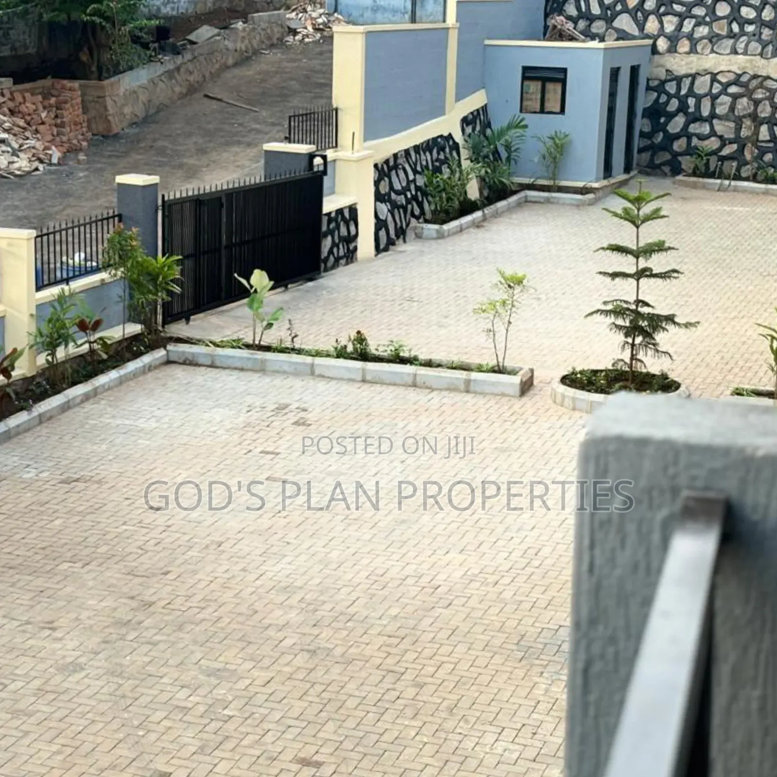 6bdrm Block of Flats in Bunga Heights, Central Division for sale