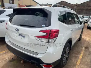 Photo - Subaru Forester 2019 White