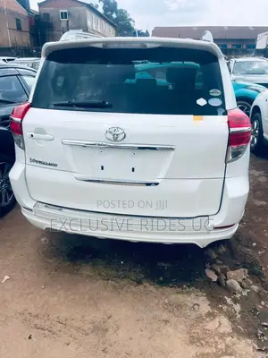 Photo - Toyota Vanguard 2011 Off white