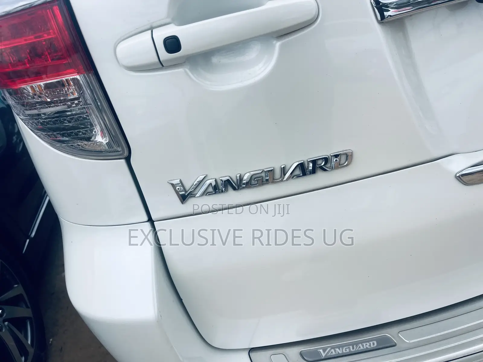 Toyota Vanguard 2011 Off white