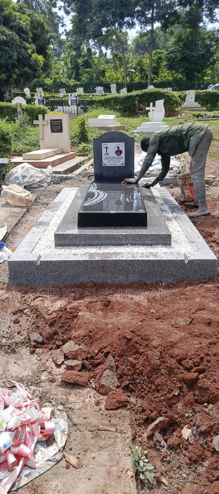 Grave Building Cong