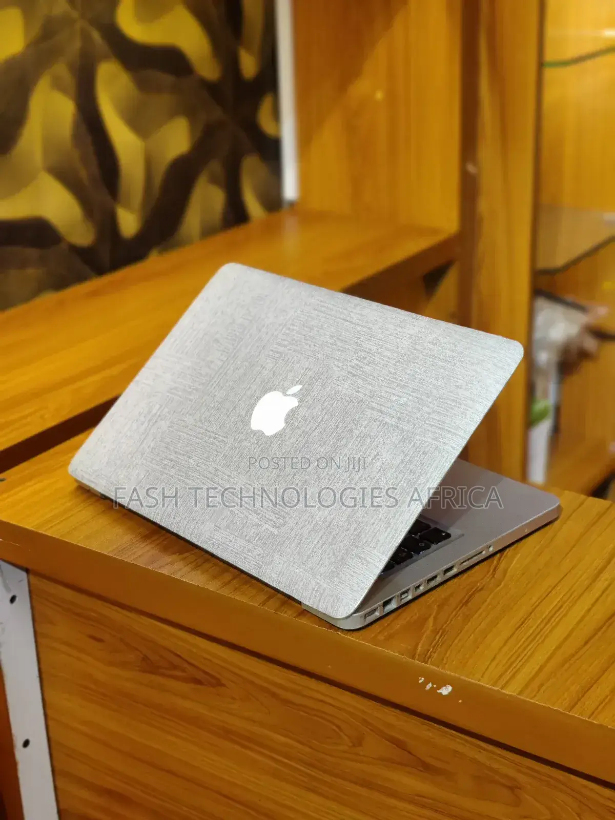 New Laptop Apple MacBook 2012 8GB Intel Core i5 HDD 500GB
