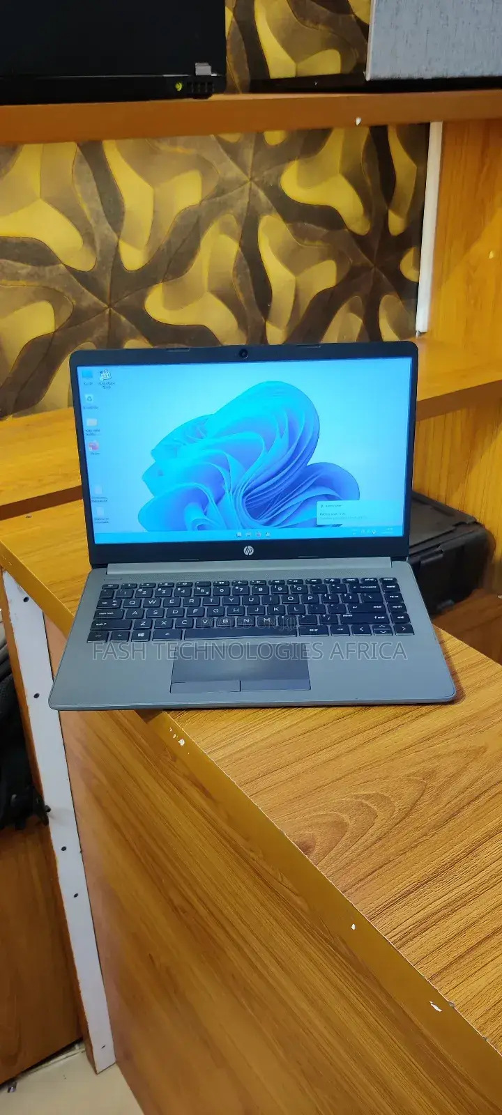Laptop HP 14S 4GB AMD A8 HDD 1T