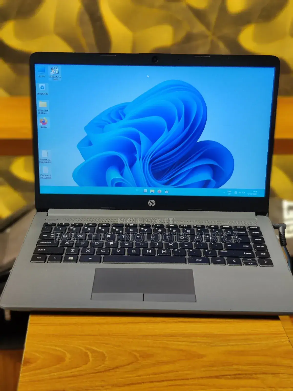 Laptop HP 14S 4GB AMD A8 HDD 1T