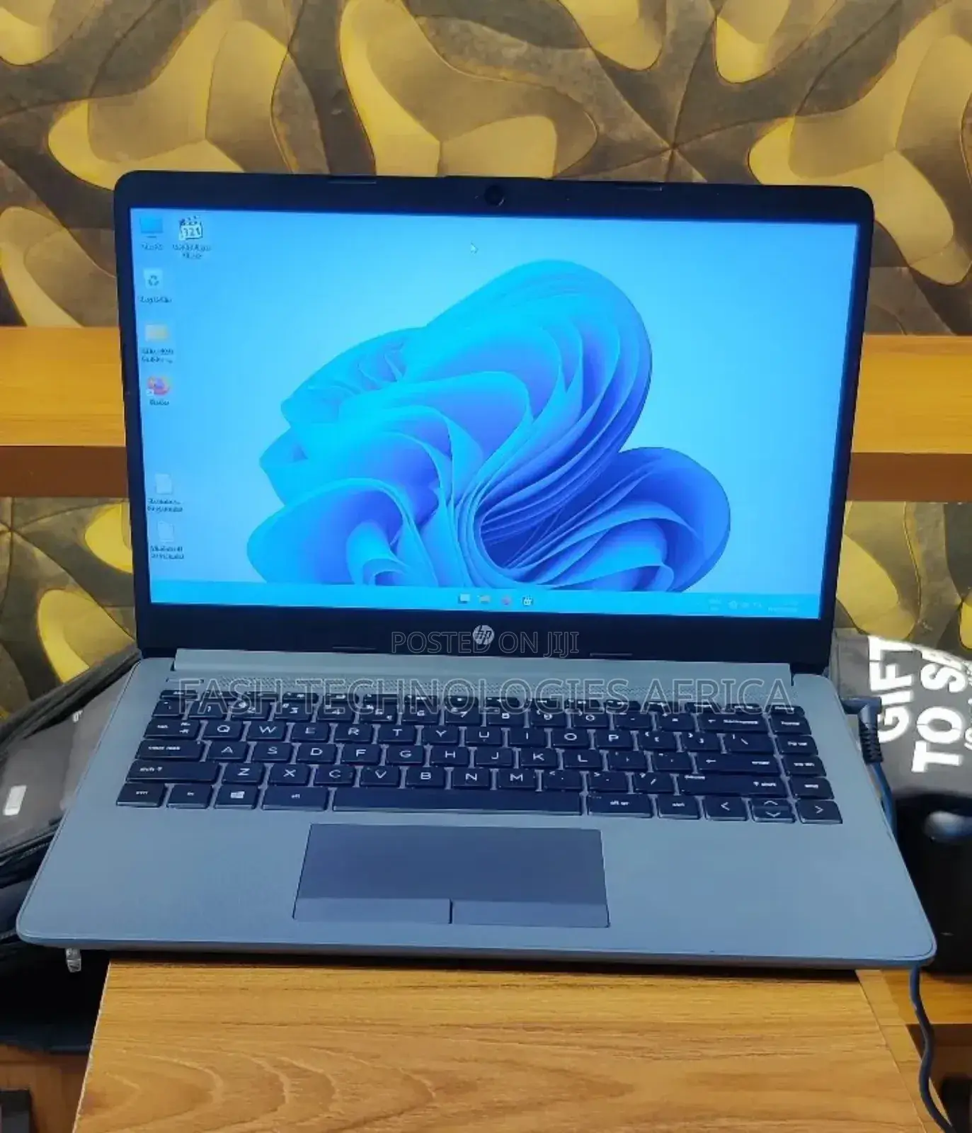 Laptop HP 14S 4GB AMD A8 HDD 1T