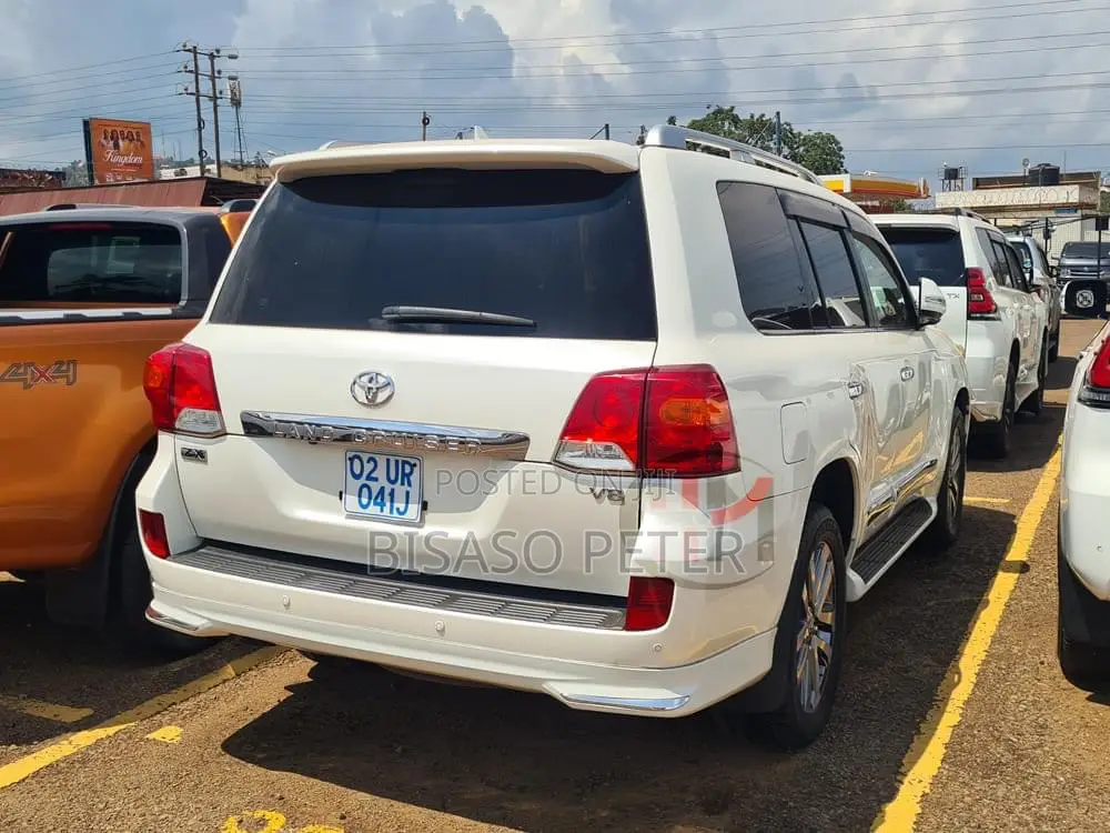 Toyota Land Cruiser 4.6 V8 VX-R 2013 White