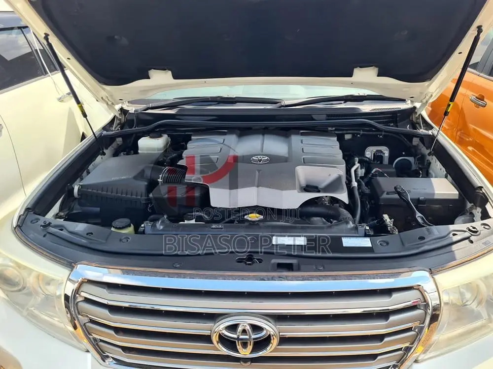 Toyota Land Cruiser 4.6 V8 VX-R 2013 White