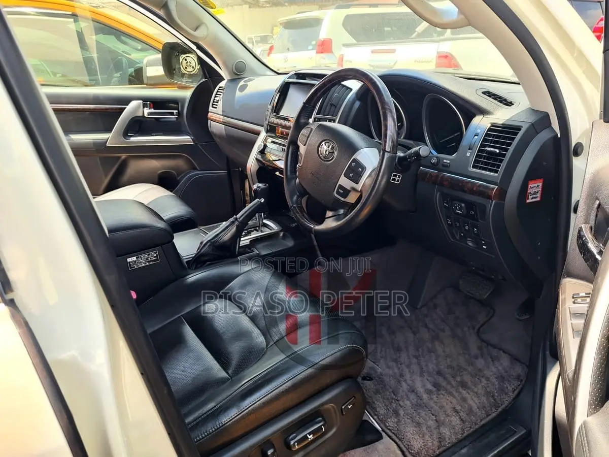 Toyota Land Cruiser 4.6 V8 VX-R 2013 White