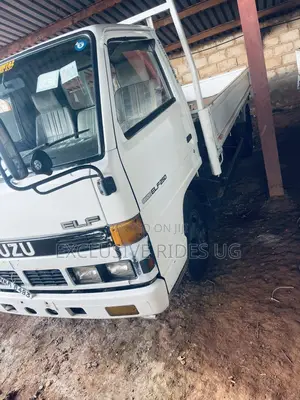 Mitishubishi Isuzu Elf