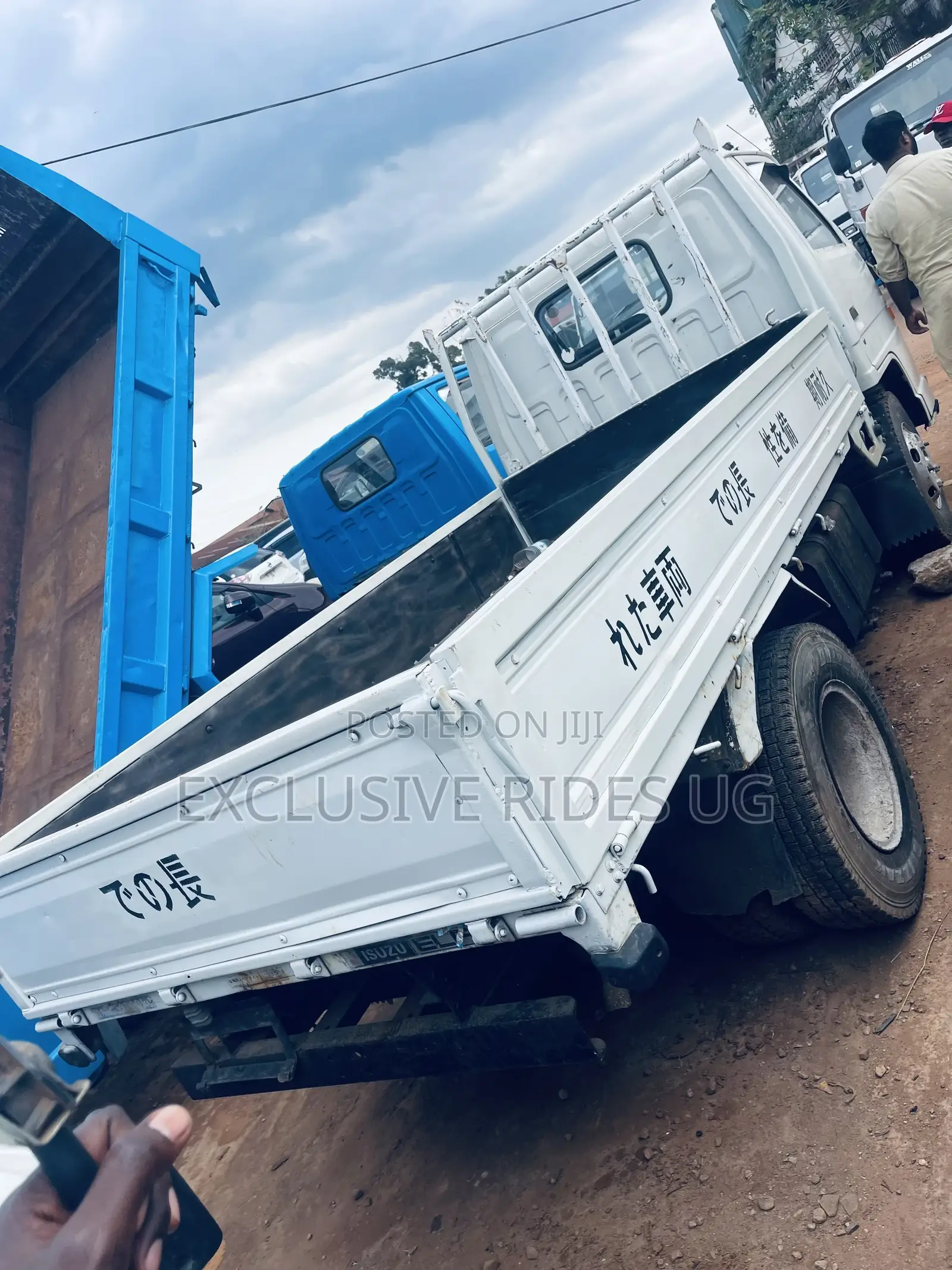 Mitishubishi Isuzu Elf
