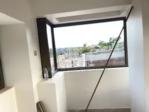 Glass and Aluminum Partitions