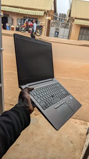 New Laptop HP ZBook Studio G5 8GB Intel Core I5 SSD 256GB