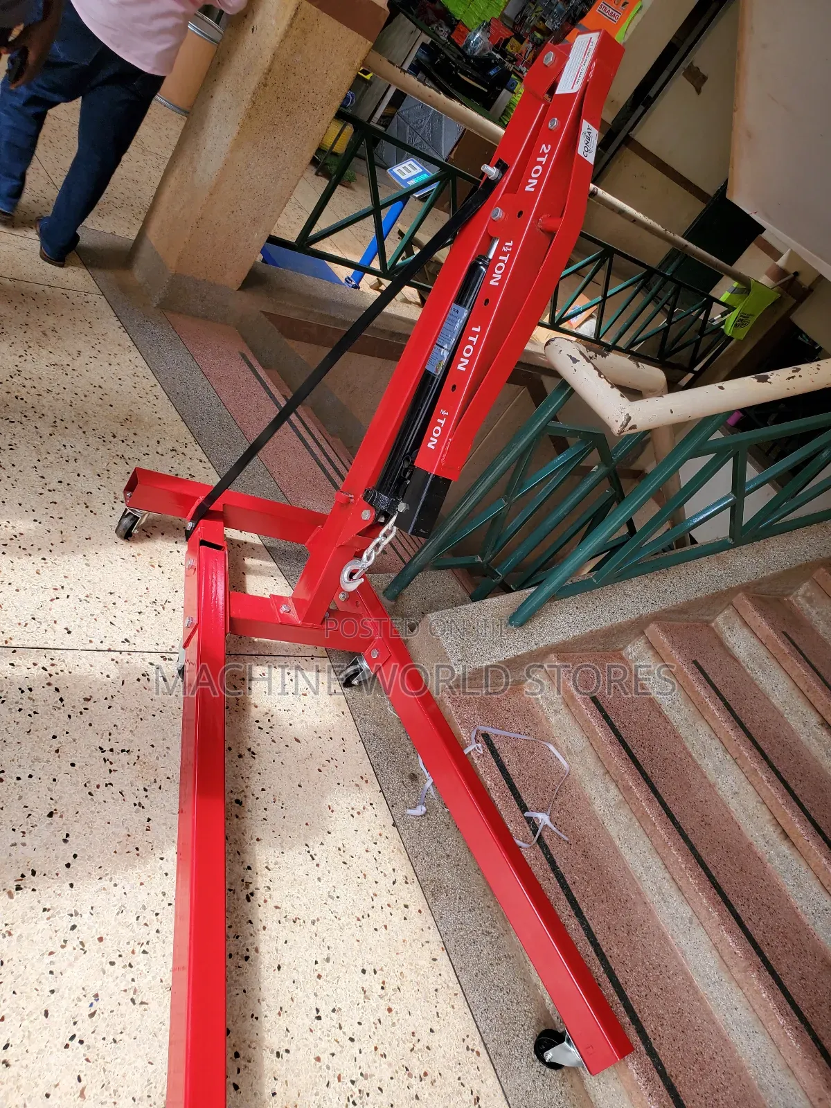 2T Engine Crane.