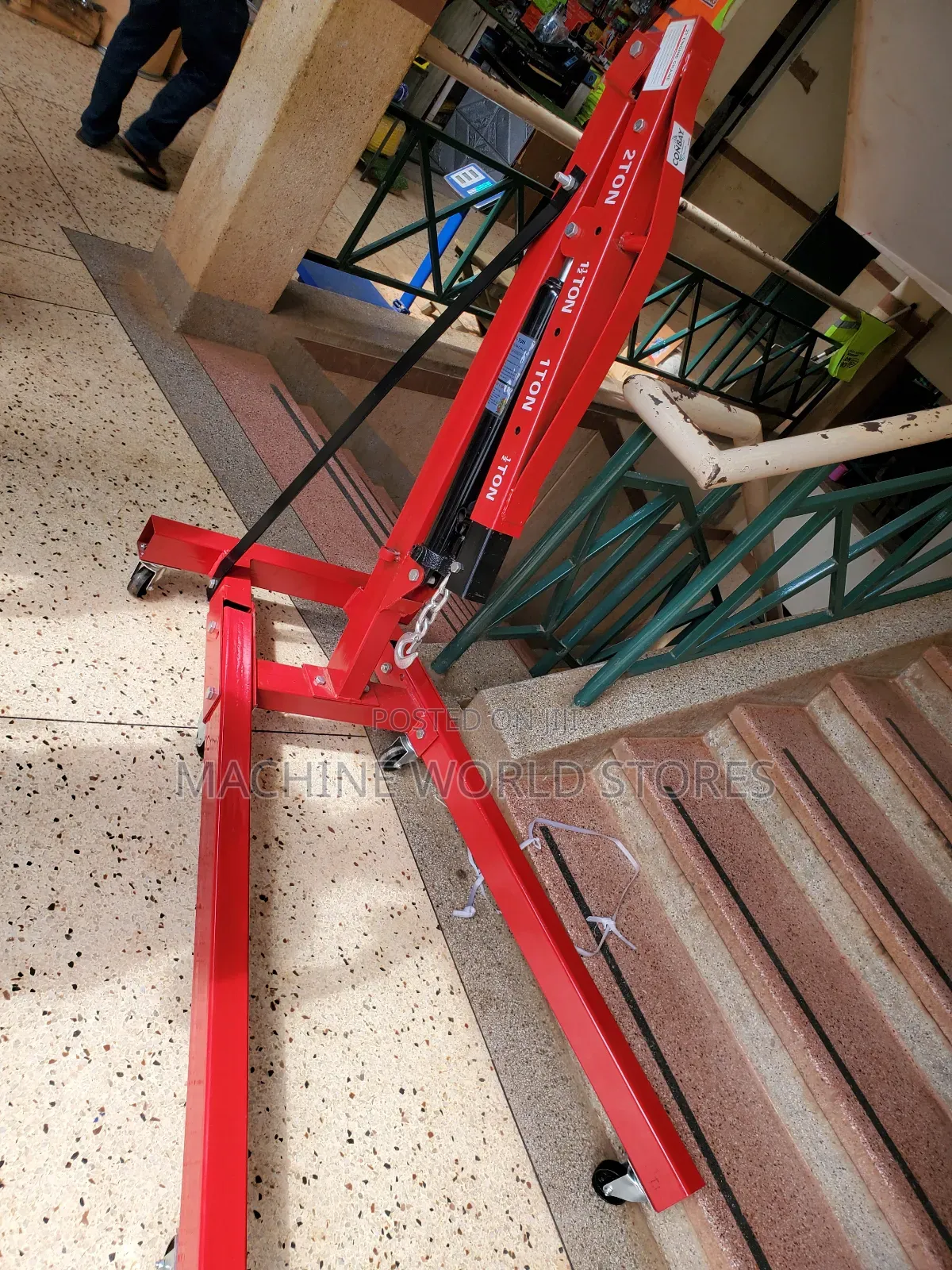 2T Engine Crane.