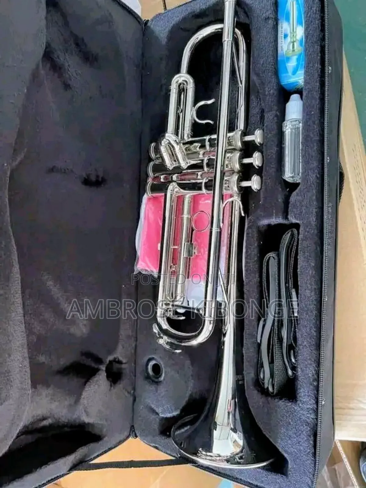 Original YAMAHA Professional Trumpet With FREE Accessories.