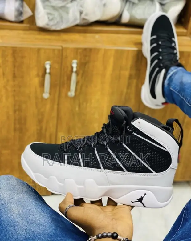 Original Air Jordan Retro Black/Wolf Grey Sneakers in Central