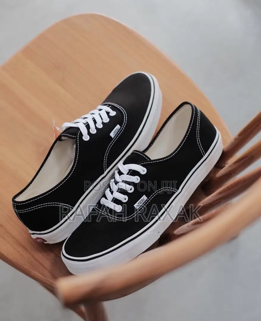 Original Unisex Black/White Vans Off the Wall