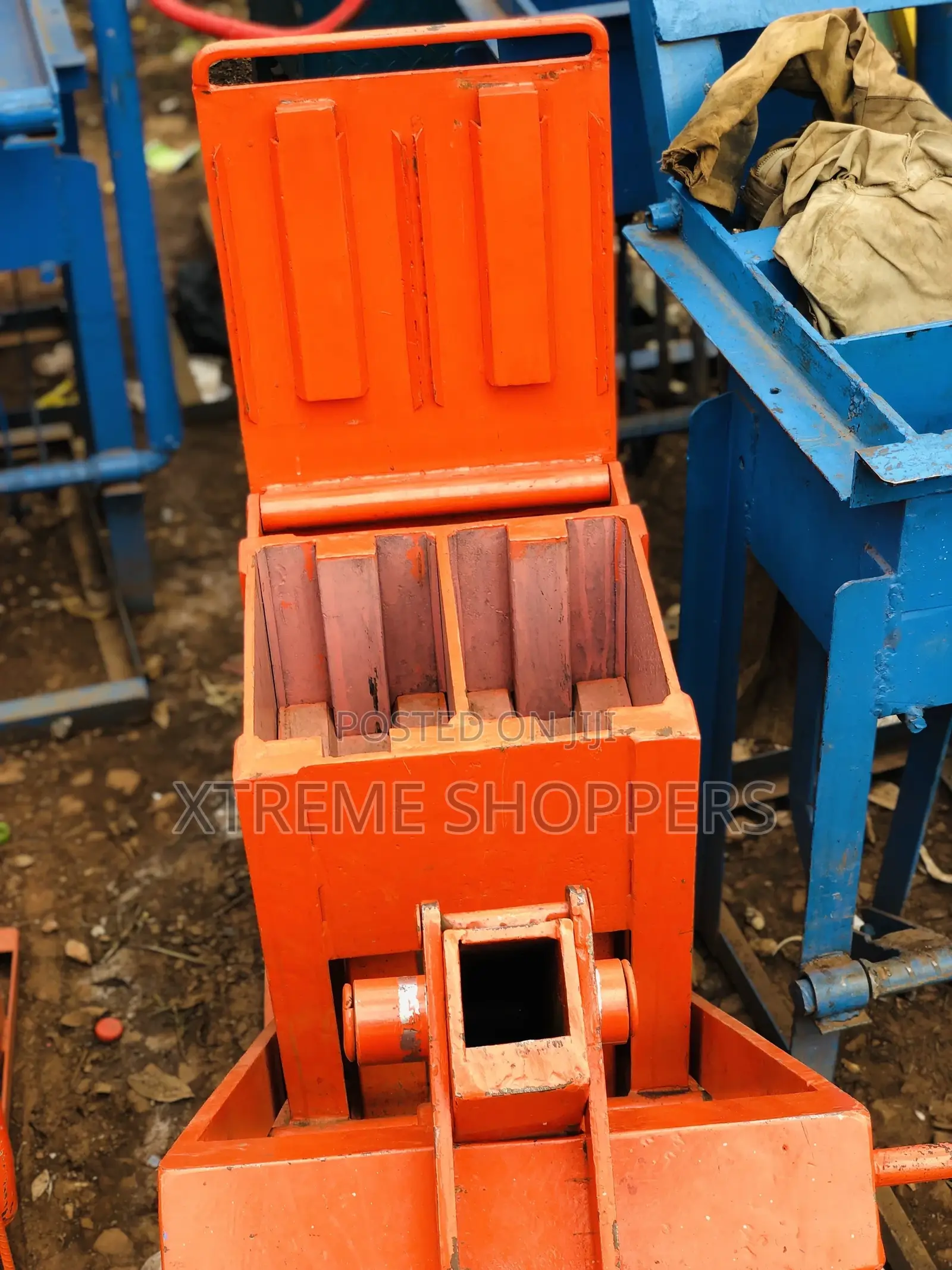 Interlocking Machines Bricks