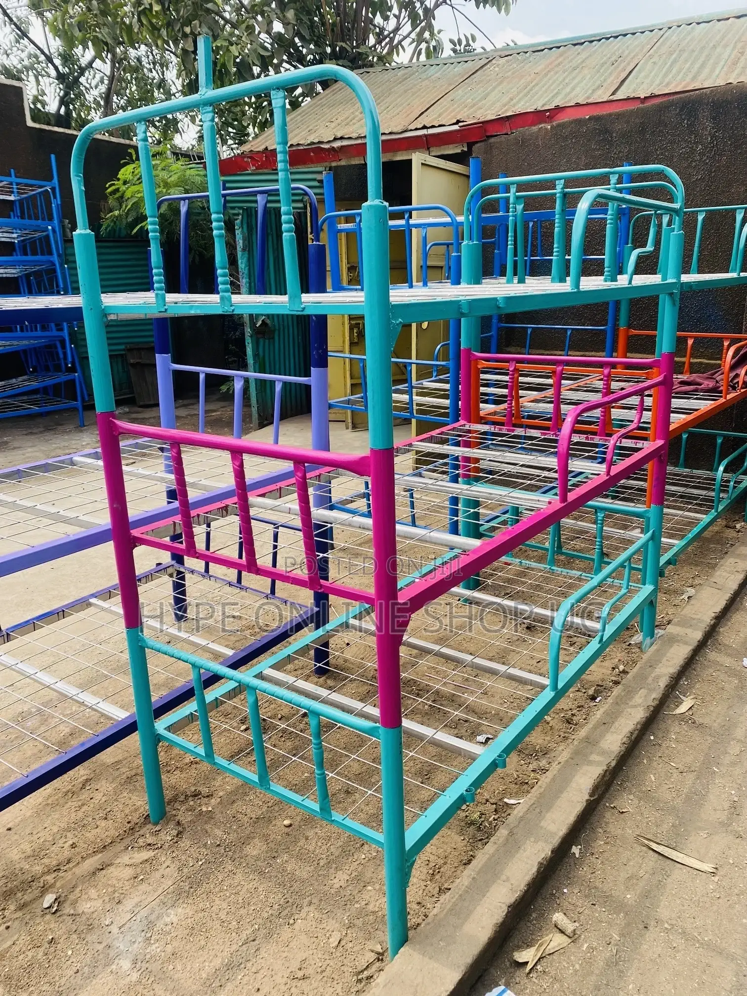 Different Colours Decker Beds