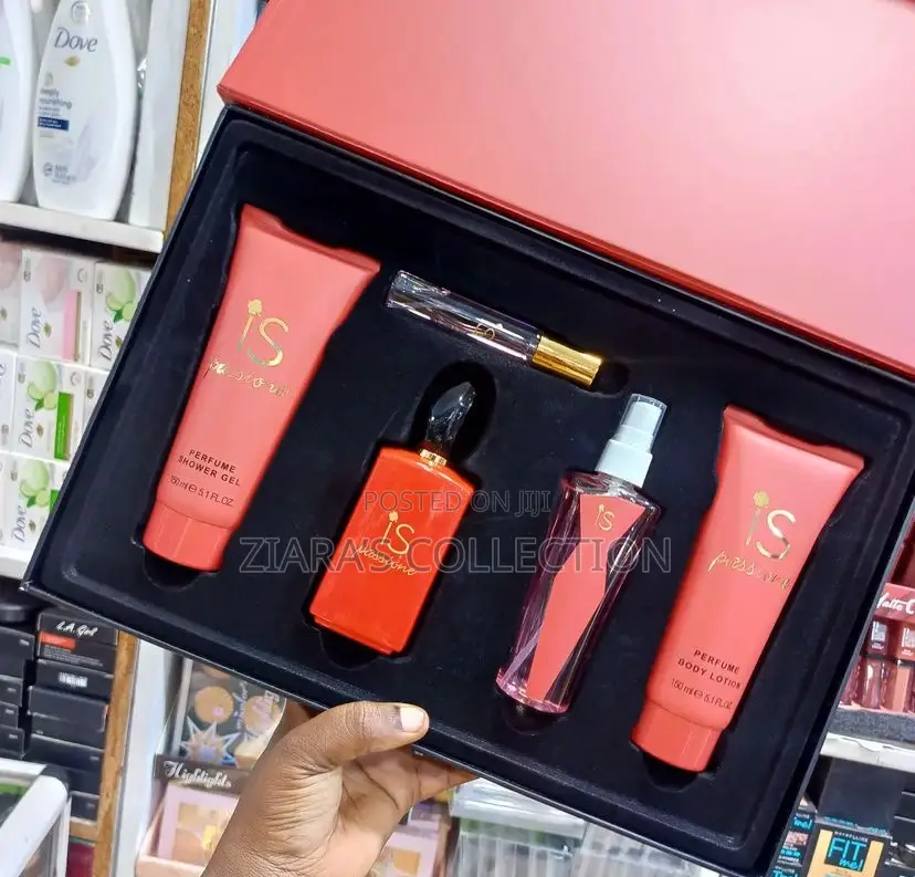 Si Gift Set ( Perfume , Shower Gel,Body Lotion Smallperfume
