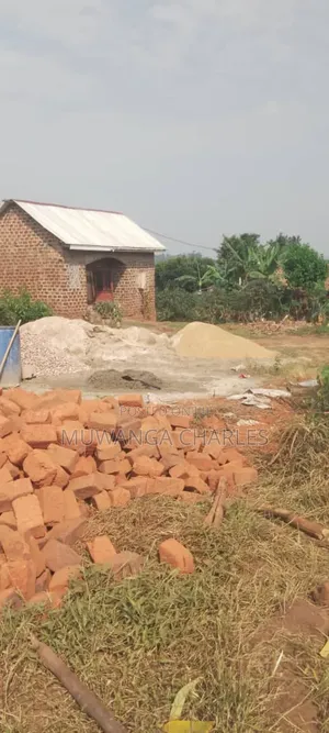 Plot's for Sale in Busiika