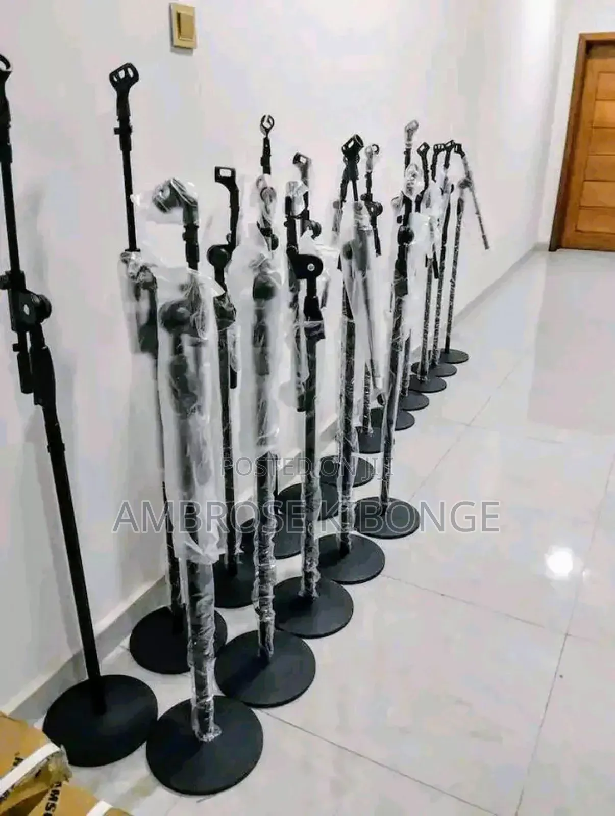 New Black Heavy Duty Round Bottom Metallic Microphone Stand