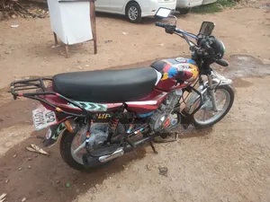 Bajaj Boxer 125 2022 Red