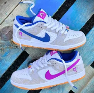 Photo - Nike SB Dunk Low Pro ''Raysa Leal"