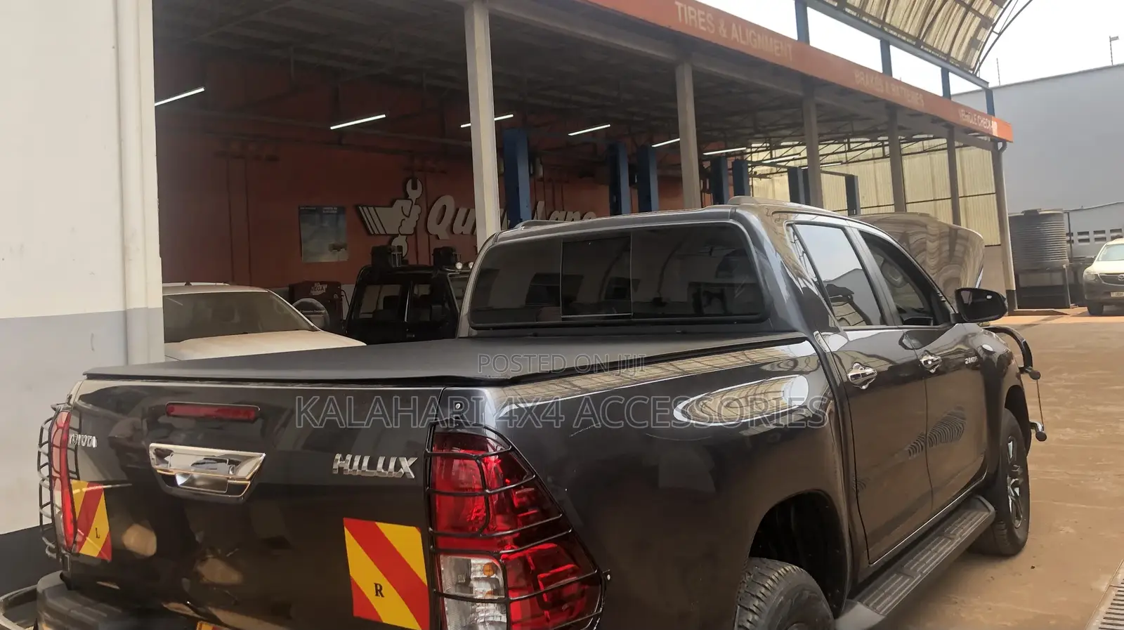 Soft Rolling Leather Tonneau Cover Hilux