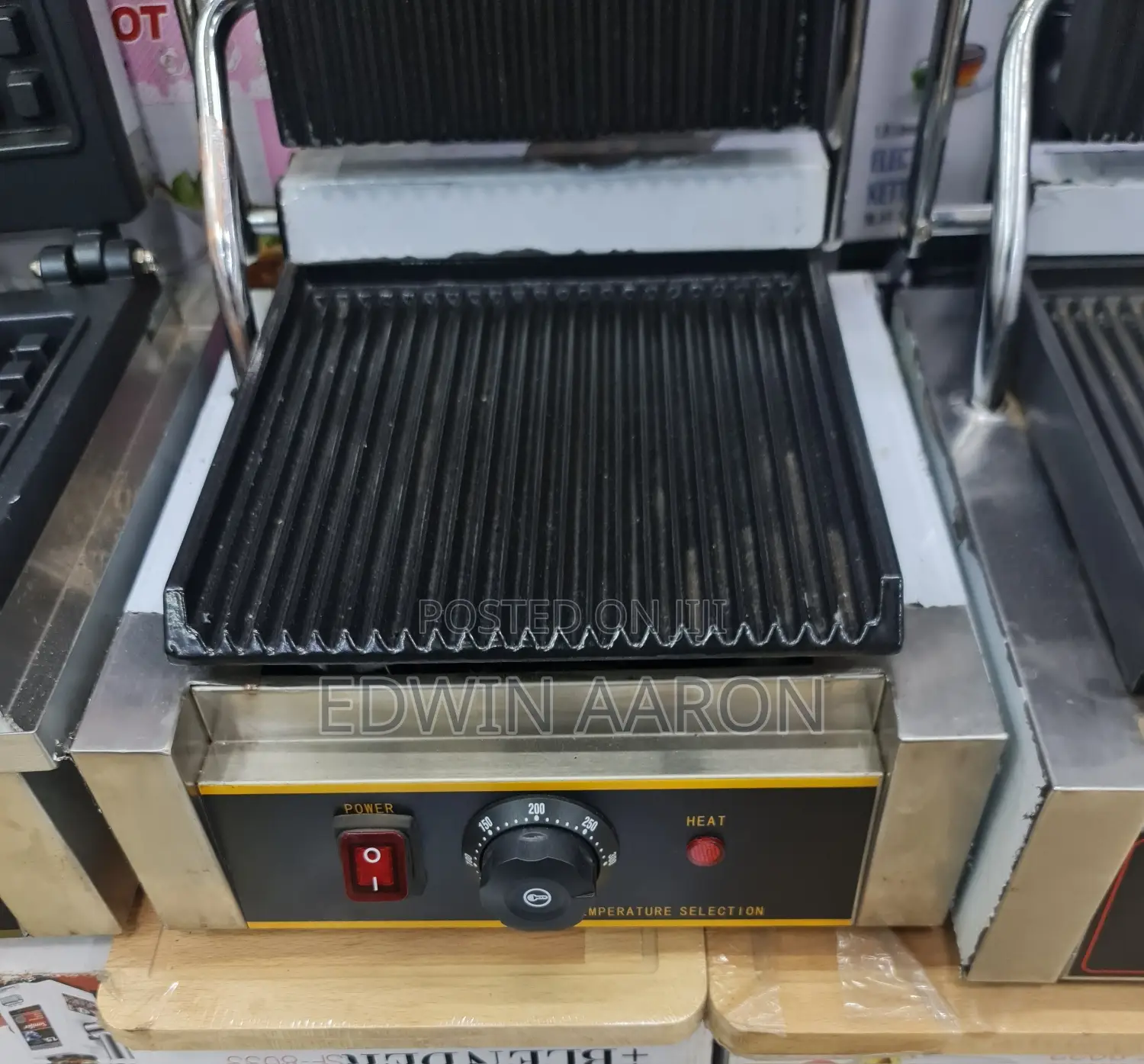 Commercial Single Sandwich Grill With Grooved Plates