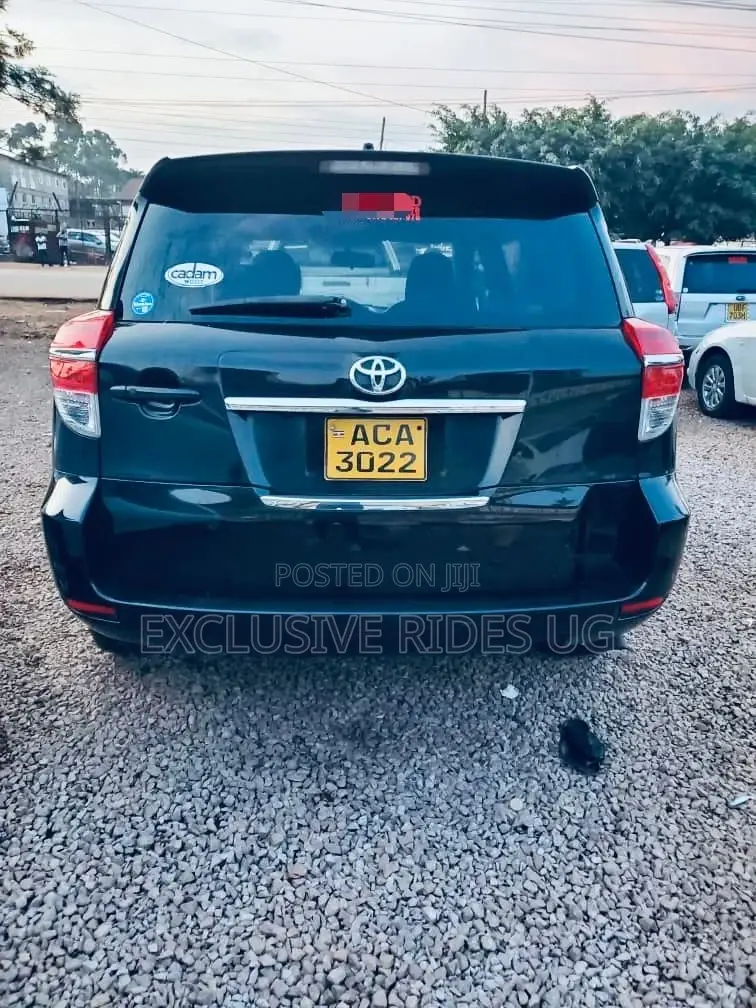 Toyota Vanguard 2012 Black