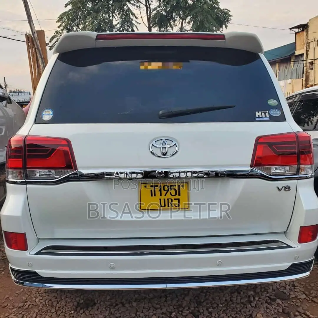 Toyota Land Cruiser 4.6 V8 VX-R 2014 White
