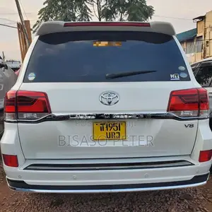 Toyota Land Cruiser 4.6 V8 VX-R 2014 White