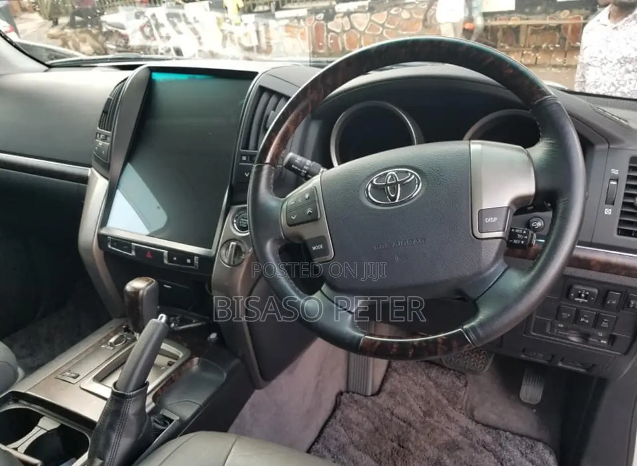 Toyota Land Cruiser 4.6 V8 VX-R 2014 White