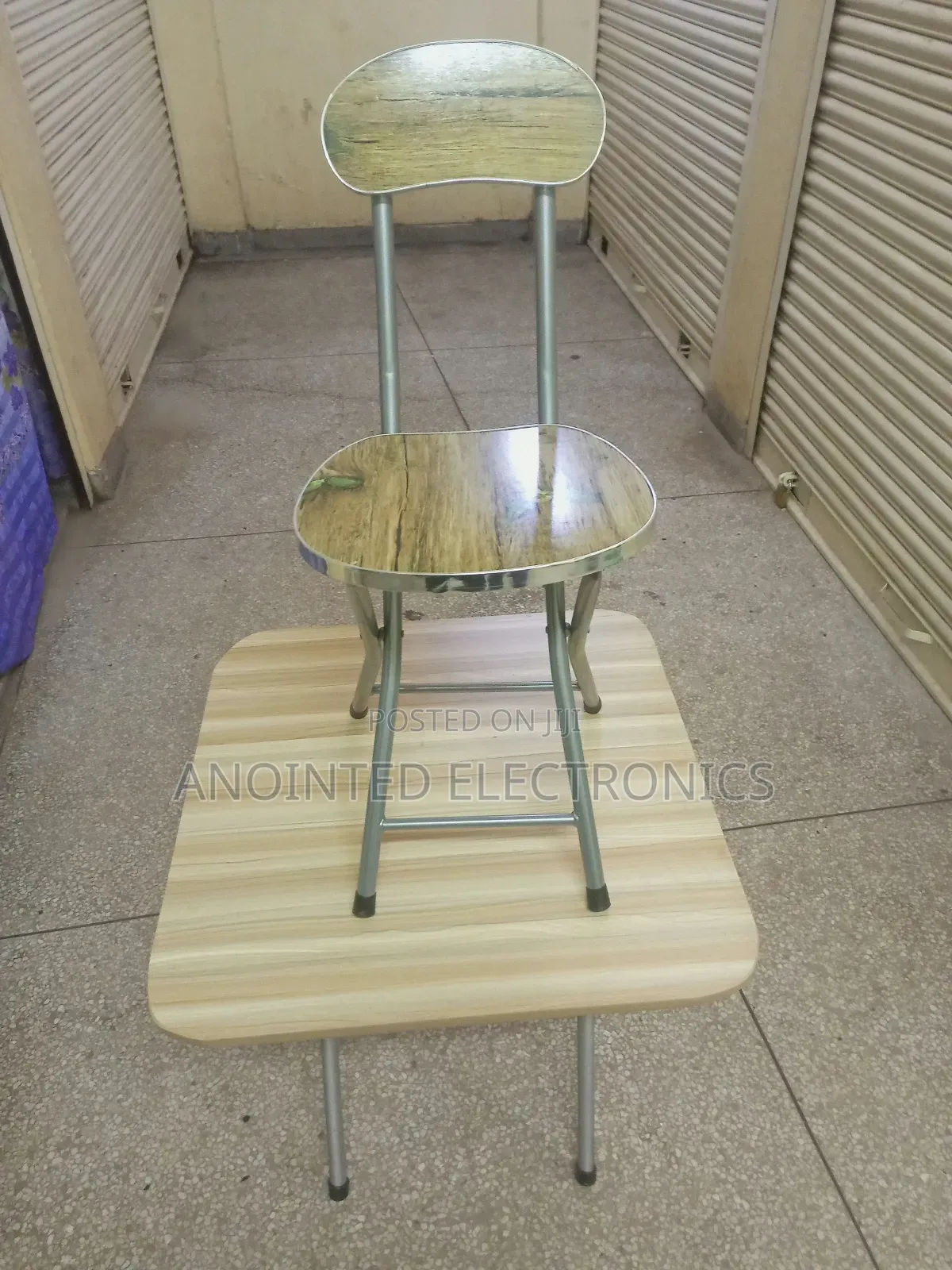 Foldable Reading Table With Chairs