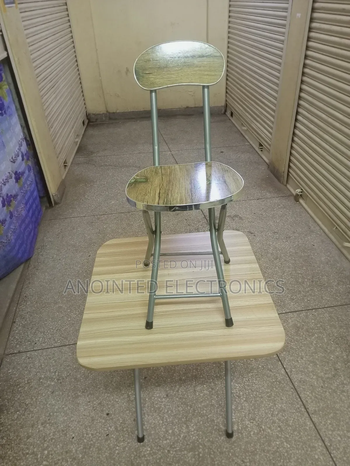 Foldable Reading Table With Chairs