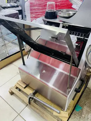 Photo - Commercial Bread Slicer Machine