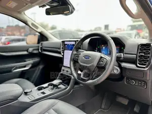 Ford Everest 2022 Blue