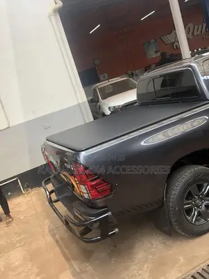 Soft Rolling Leather Tonneau Cover Hilux