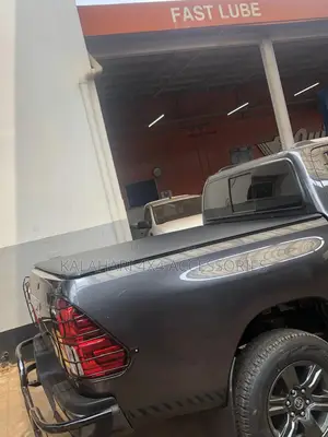 Soft Rolling Leather Tonneau Cover Hilux