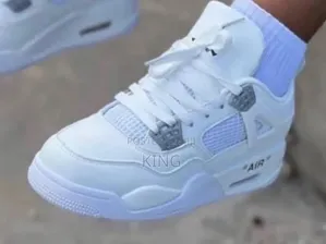 White Air Jordan 4 Retro. Sneakers