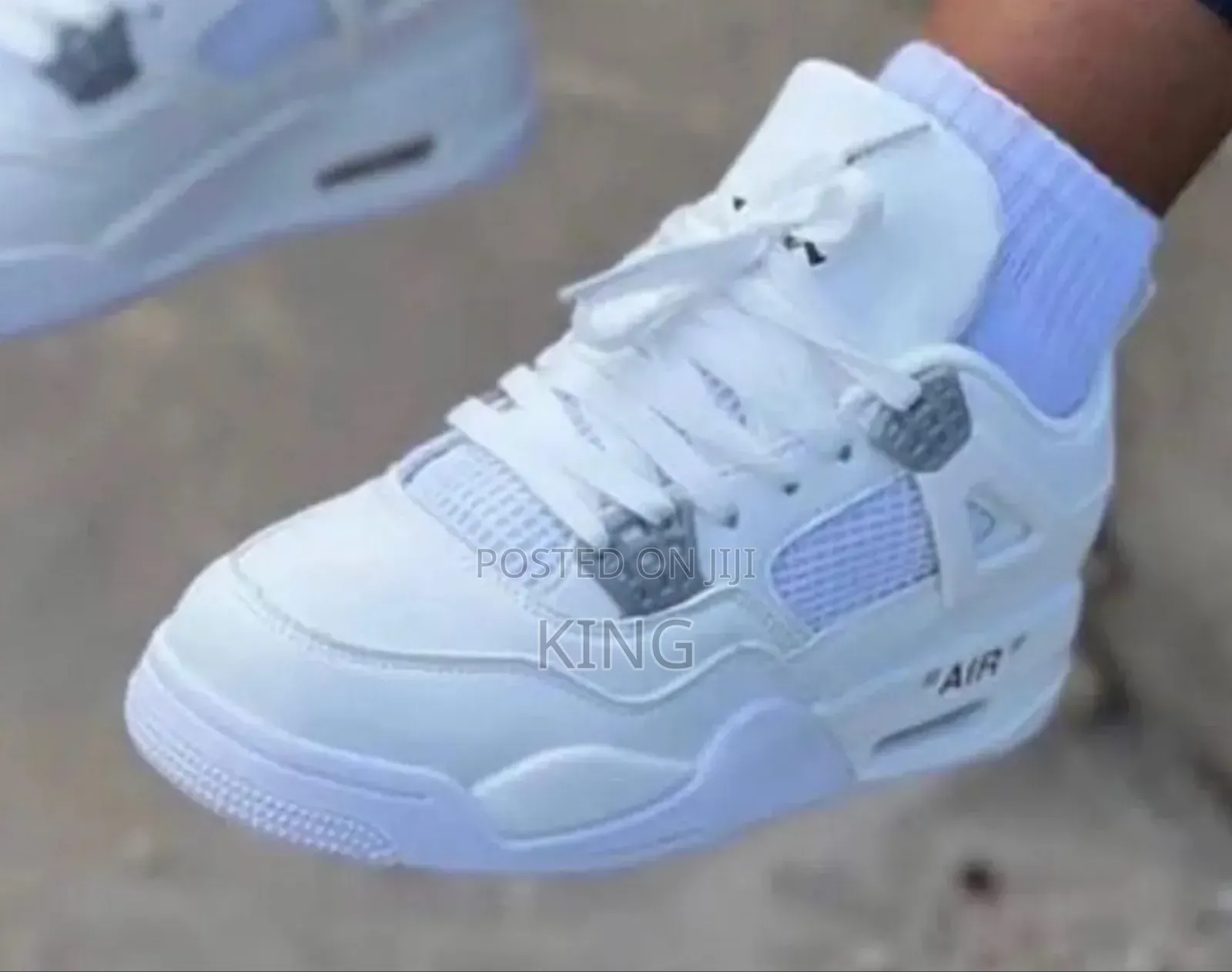 White Air Jordan 4 Retro. Sneakers