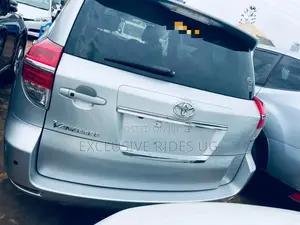Toyota Vanguard 2013 Silver