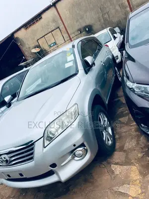 Toyota Vanguard 2013 Silver