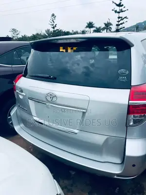 Toyota Vanguard 2013 Silver