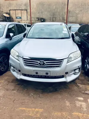 Toyota Vanguard 2013 Silver