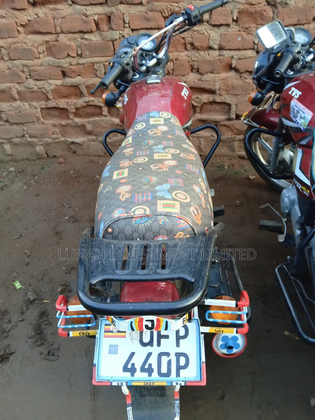 TVS HLX 125 2023 Red